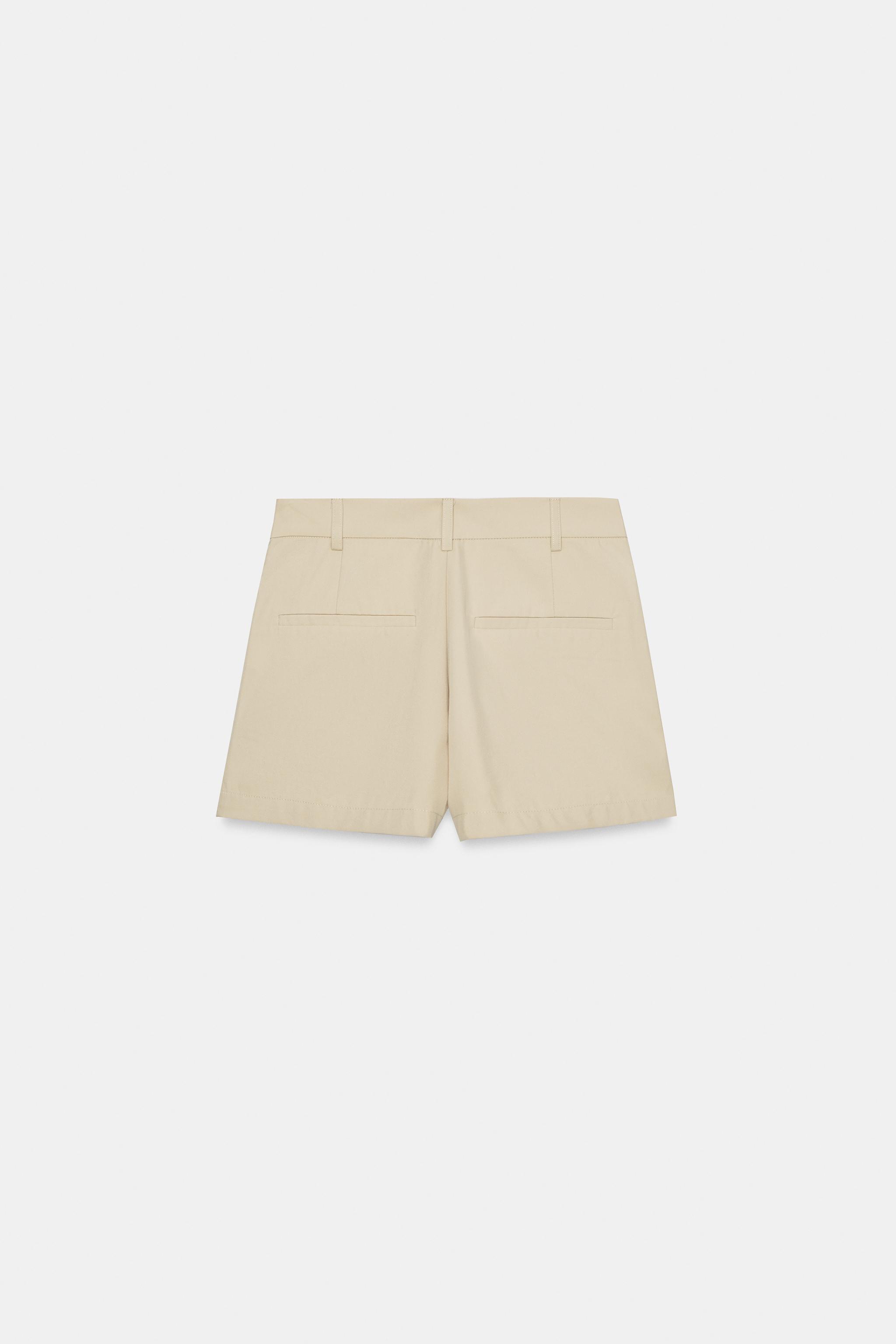 PLEATED BUTTON SHORTS